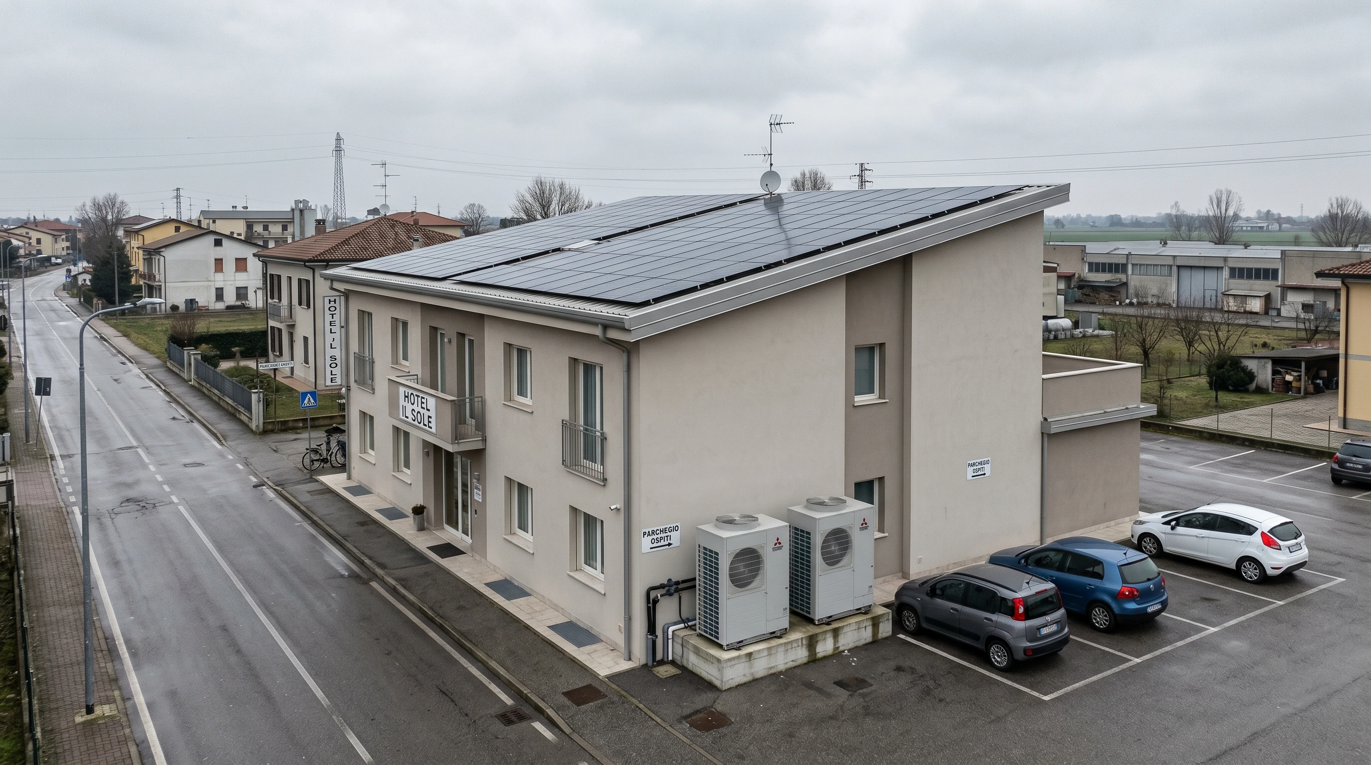 Hotel con impianto fotovoltaico sul tetto e facciata energeticamente riqualificata